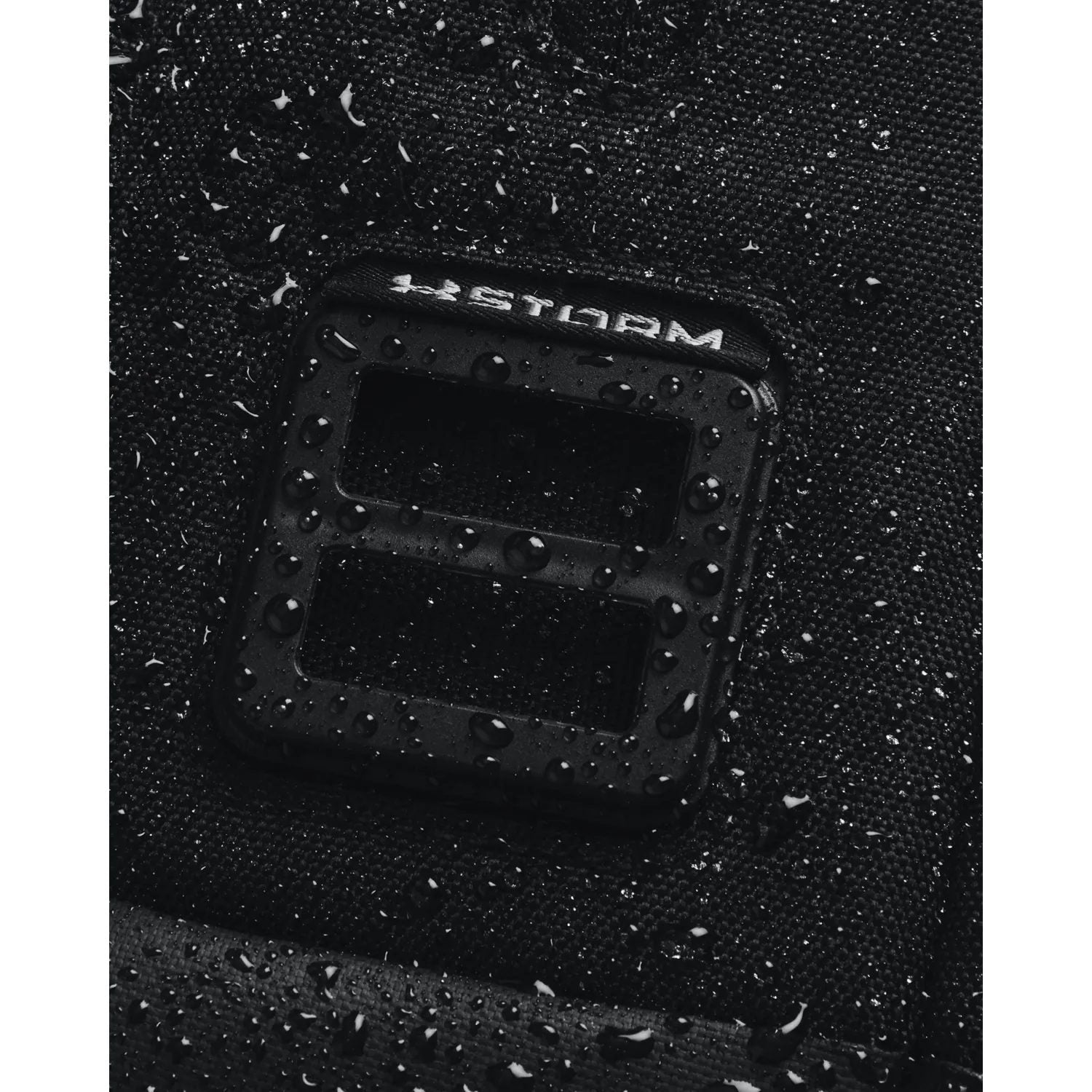 MOCHILA UNDER ARMOUR HALFTIME NEGRA | 1362365 - 001 - RealSport