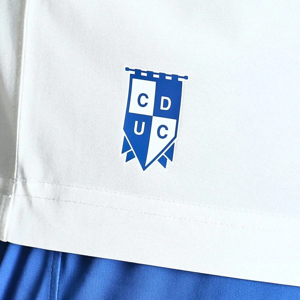 CAMISETA UNIVERSIDAD CATÓLICA EDICION 85 AÑOS | 1368302 - 101 UNDER ARMOUR Xl - RealSport
